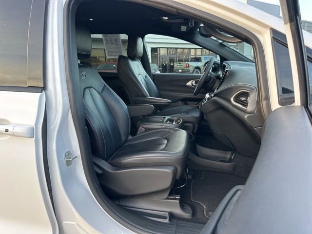 Certified 2024 Chrysler Pacifica Select image 31