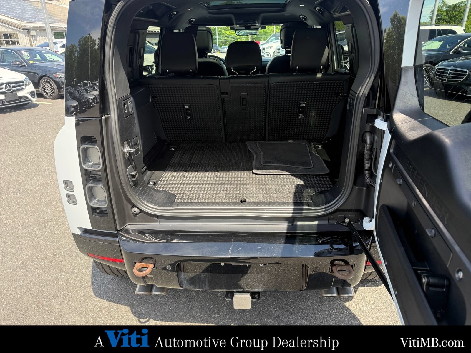 Used 2023 Land Rover Defender 110 V8 AWD/4WD image 24
