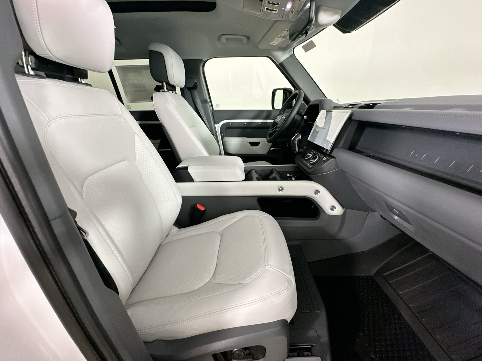 New 2026 Land Rover Defender 110 X-Dynamic SE AWD/4WD image 42