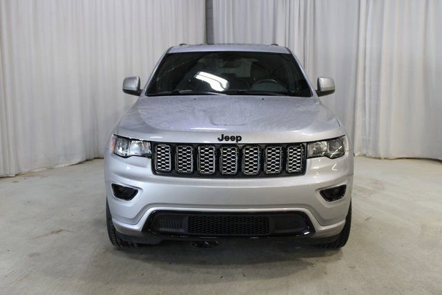 Used 2019 Jeep Grand Cherokee Altitude image 2