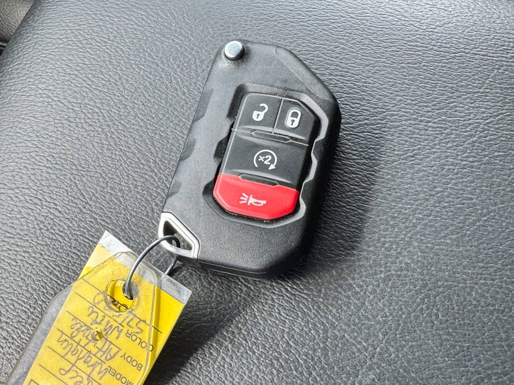Used 2023 Jeep Wrangler Unlimited Sahara AWD/4WD image 33