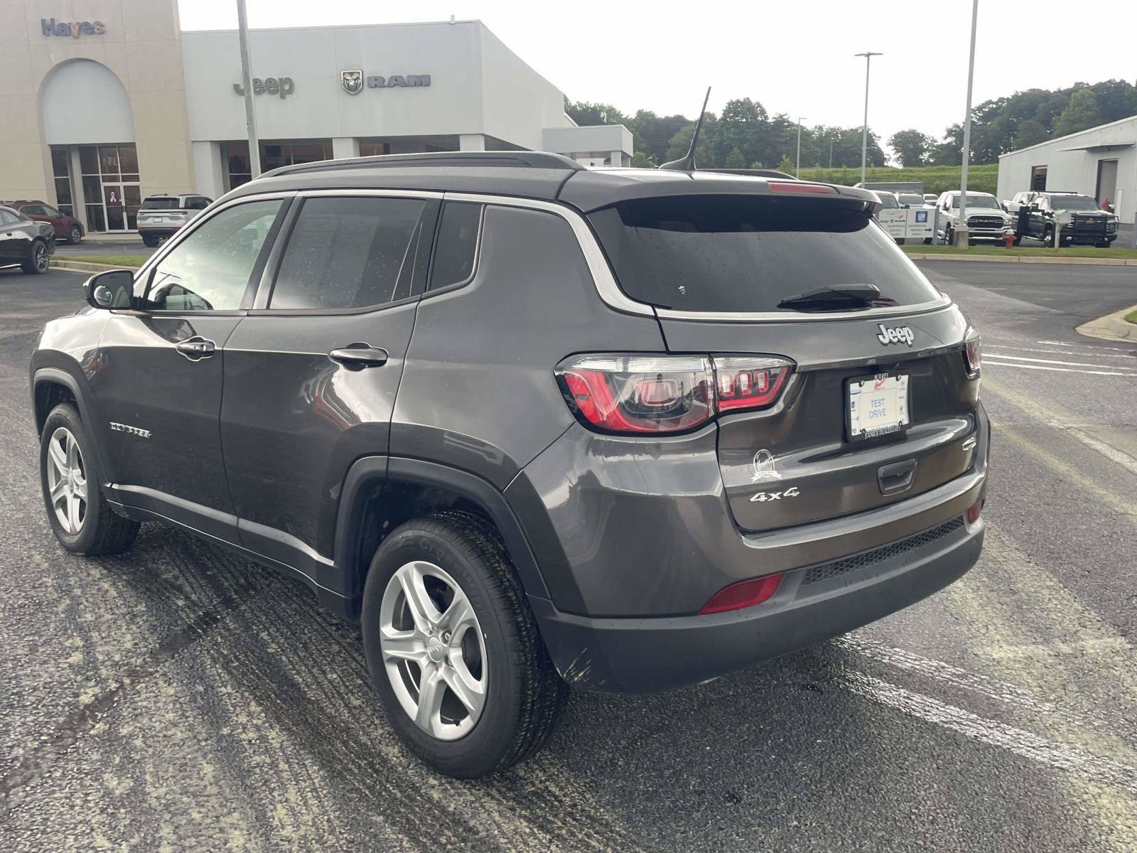 Used 2024 Jeep Compass Latitude AWD/4WD image 21