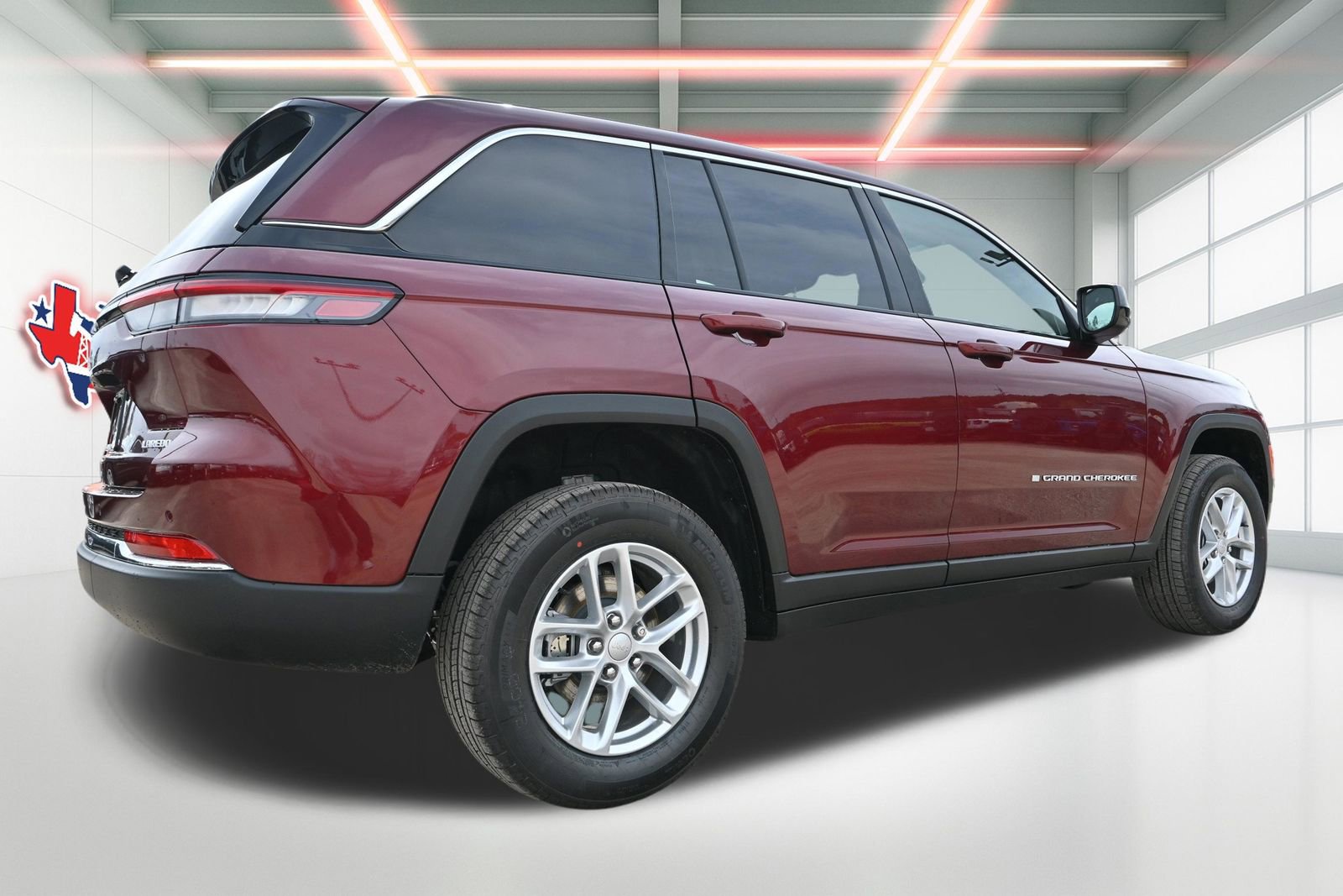 New 2026 Jeep Grand Cherokee Laredo image 3