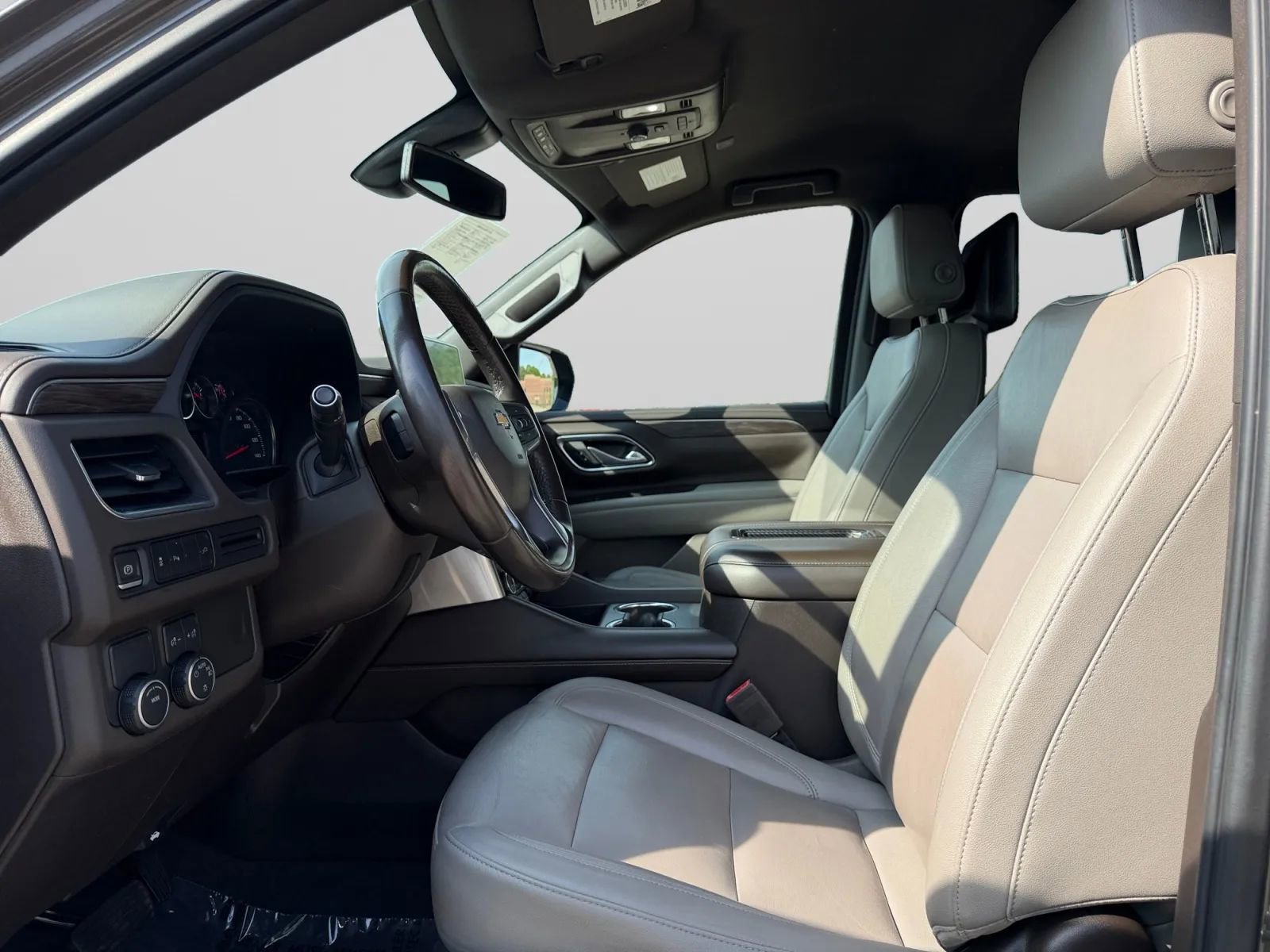 Used 2021 Chevrolet Suburban LT w/ Rear Media and Nav Package RWD image 17