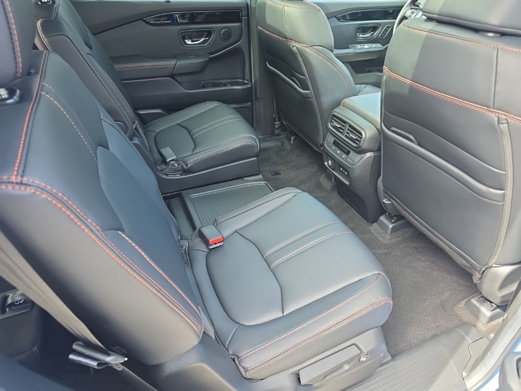 Used 2025 Honda Pilot TrailSport image 16