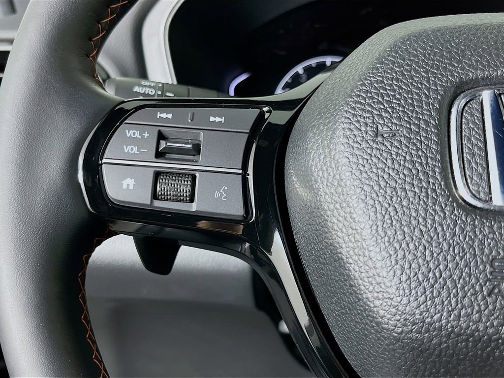 Used 2025 Honda Pilot TrailSport image 15