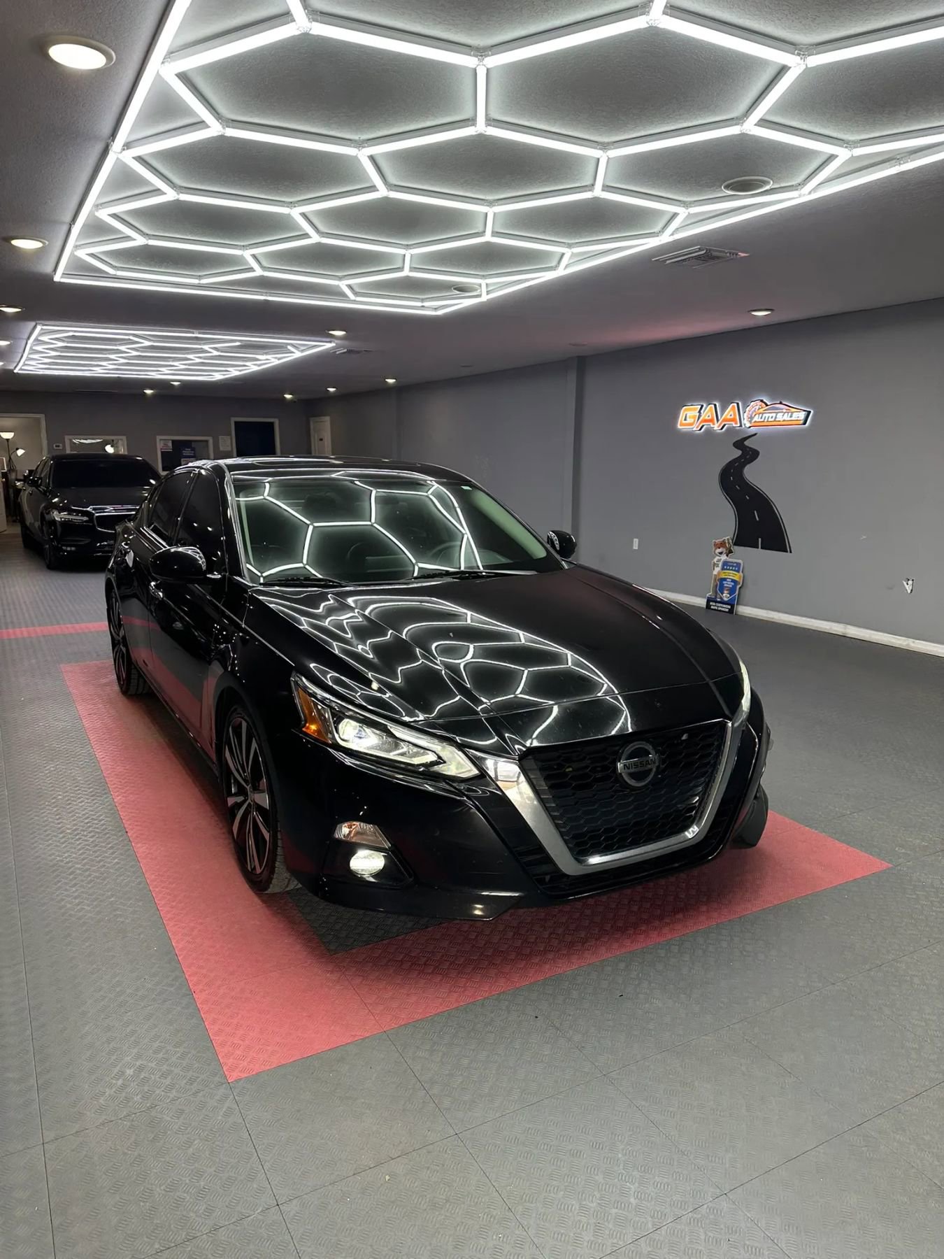 Used 2019 Nissan Altima 2.5 Platinum image 1