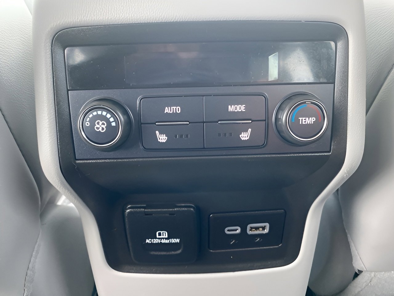 Used 2023 GMC Acadia SLT w/ Preferred Package image 13