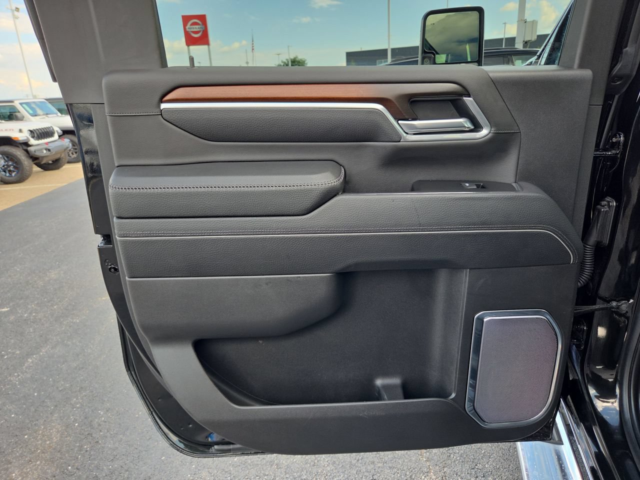 Used 2025 GMC Sierra 3500 Denali w/ Denali Reserve Package AWD/4WD image 14