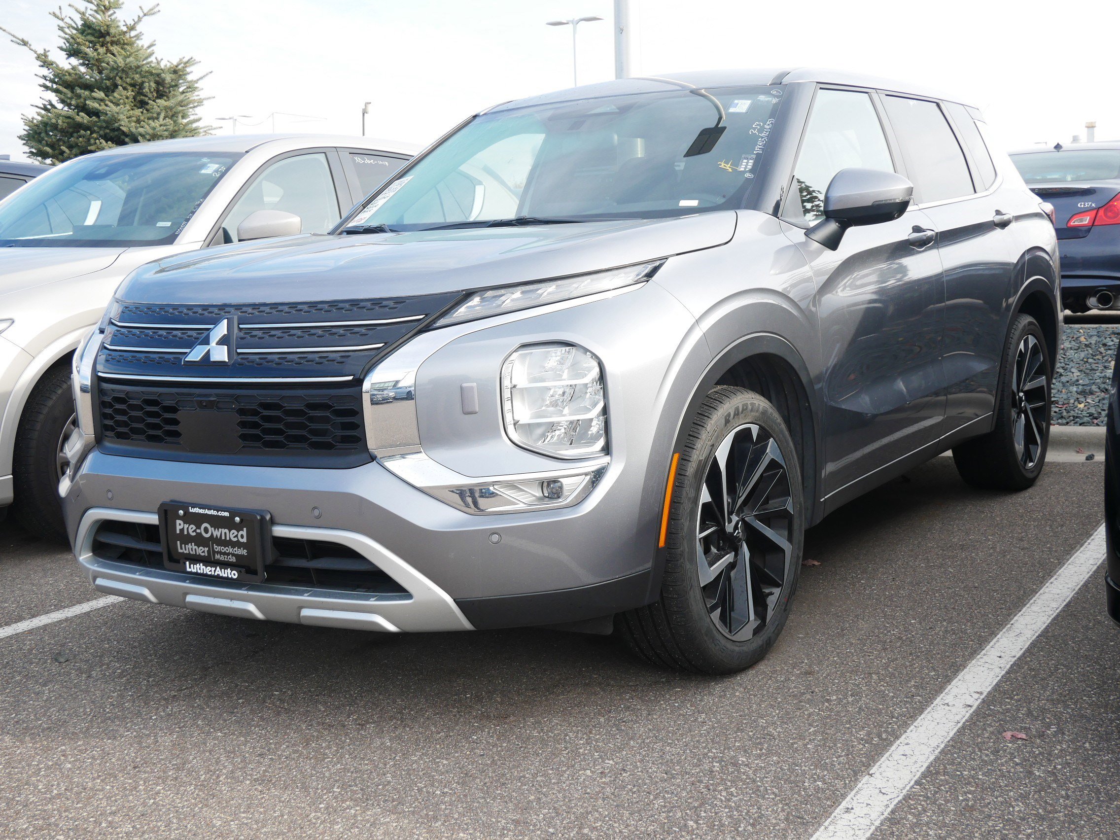 Used 2024 Mitsubishi Outlander SE image 3