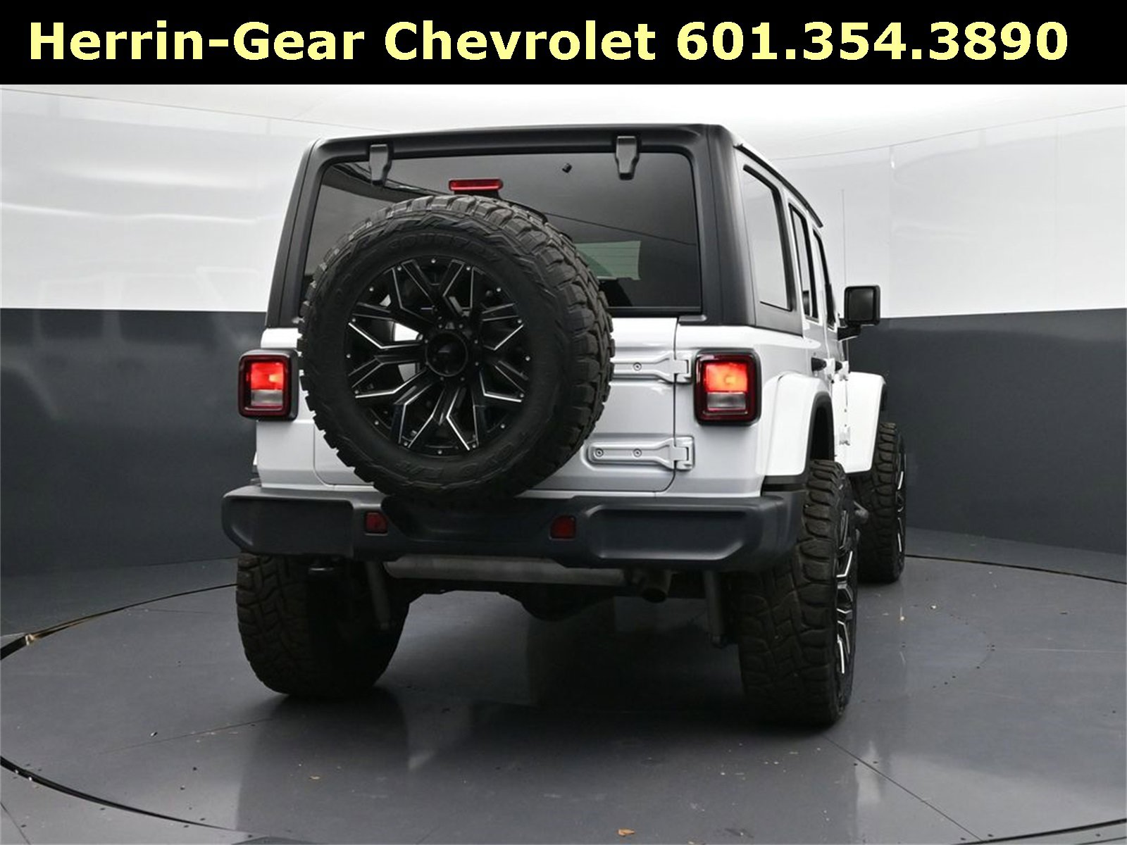 Used 2019 Jeep Wrangler Unlimited Sahara image 7