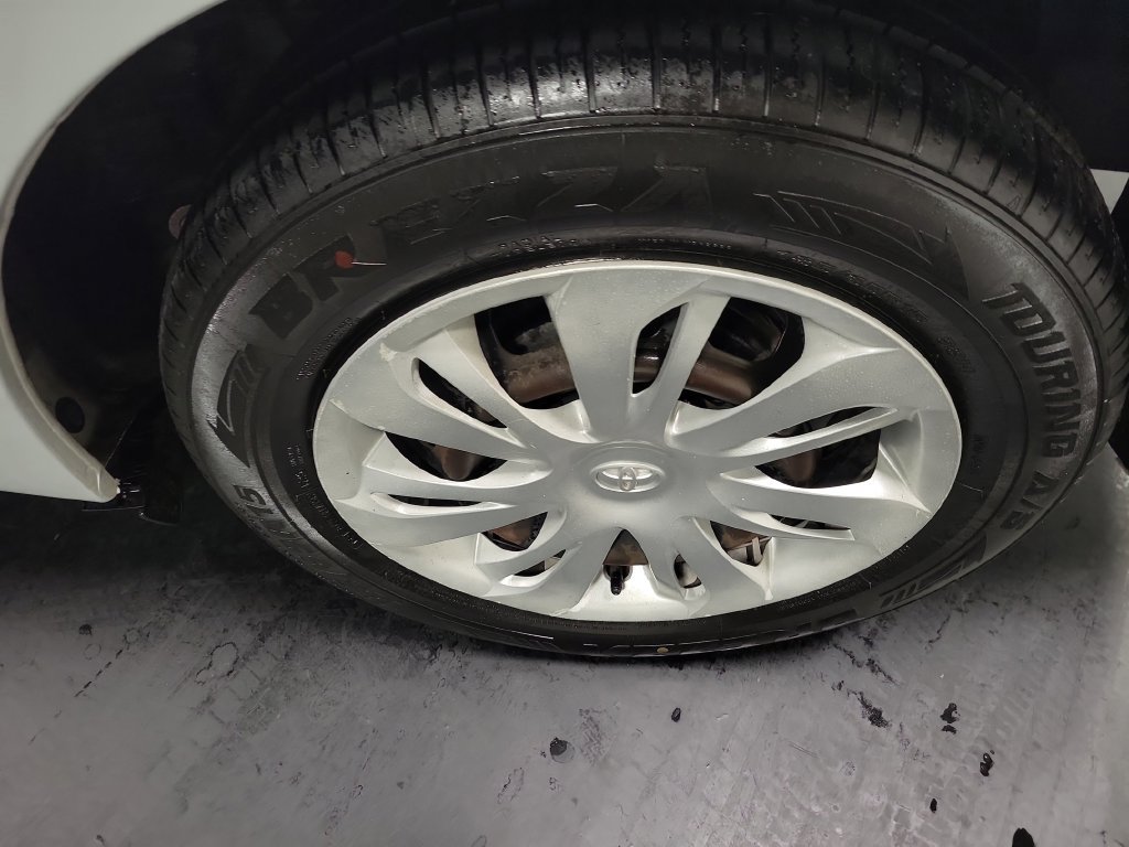 Used 2019 Toyota Yaris L FWD image 12