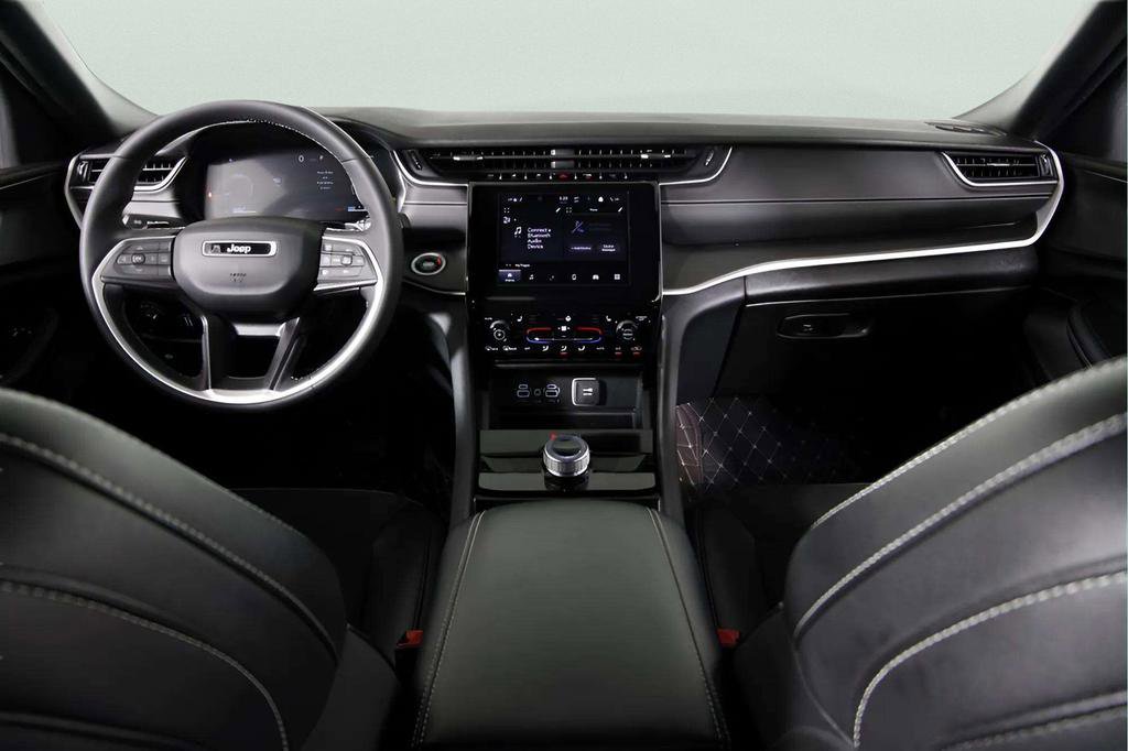 Used 2024 Jeep Grand Cherokee Altitude image 38