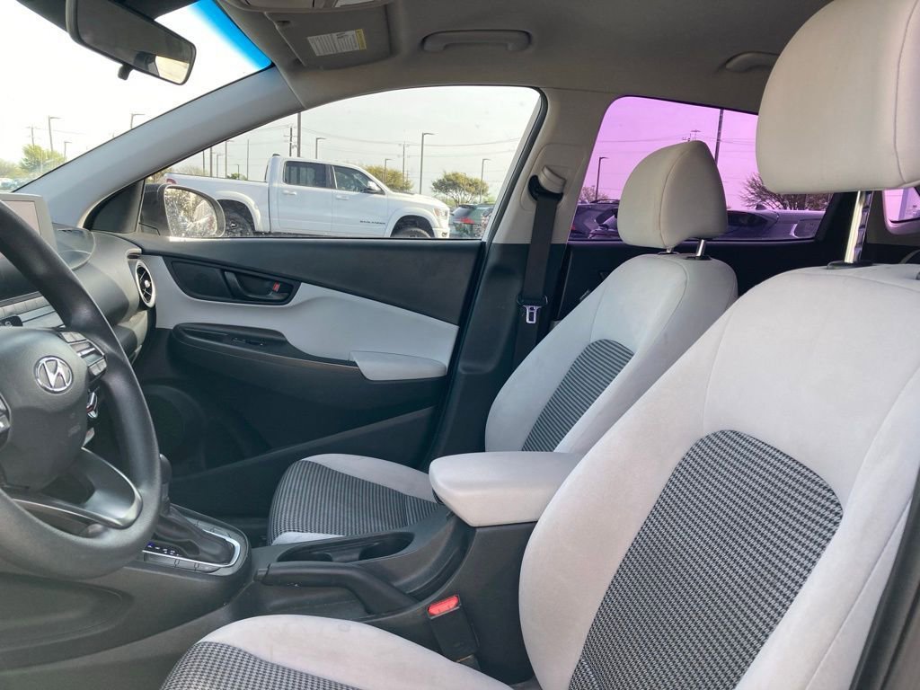 Used 2022 Hyundai Kona SE w/ Cargo Package image 8