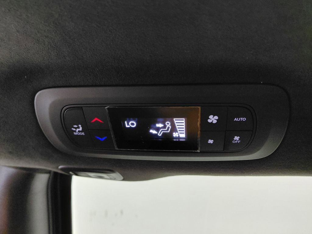 Used 2024 Chrysler Pacifica Pinnacle w/ Trailer Tow Group FWD image 55