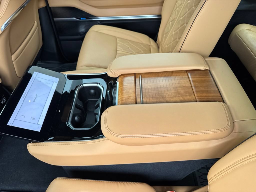 Used 2025 Jeep Grand Wagoneer Series III w/ Rear Seat Video Group 1 AWD/4WD image 28