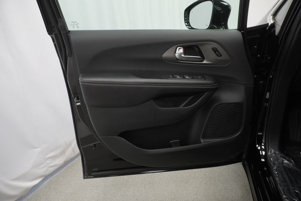 New 2027 Chrysler Pacifica Select AWD/4WD image 28