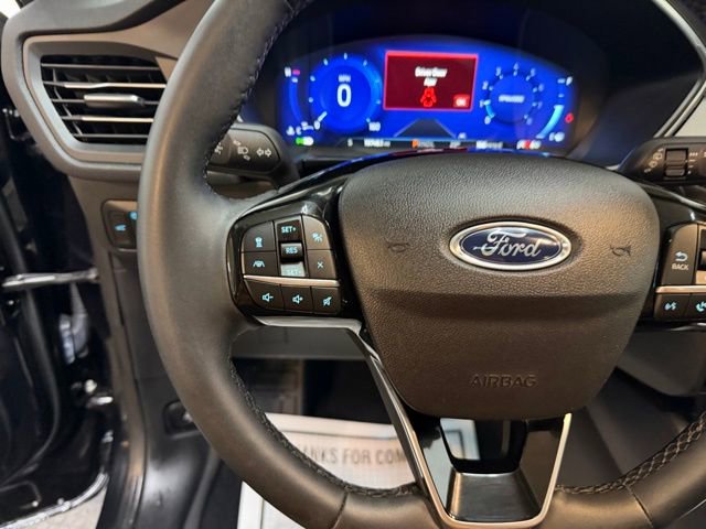 Used 2022 Ford Escape Titanium w/ Class II Trailer Tow Package image 18