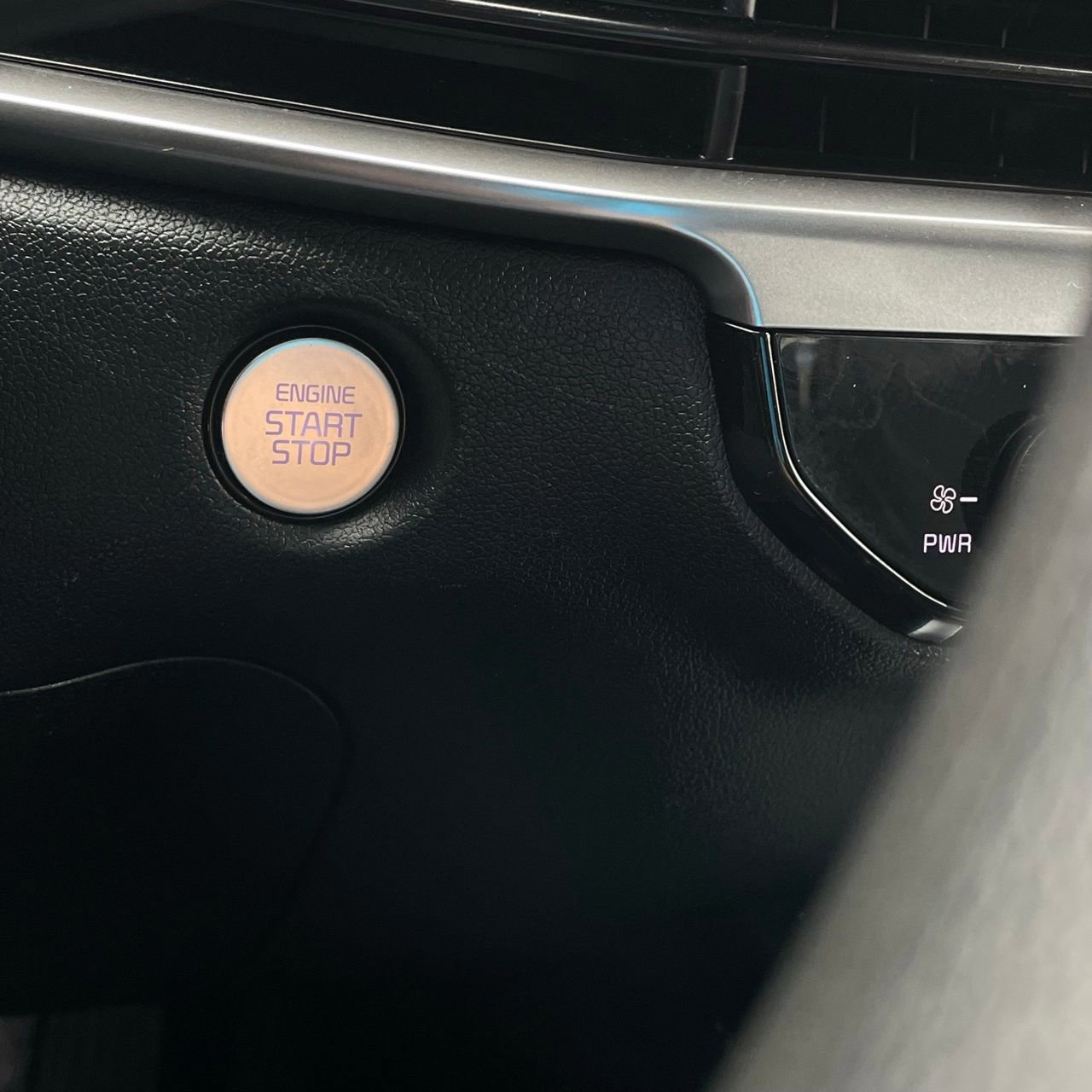 Used 2025 Kia Sorento LX image 16