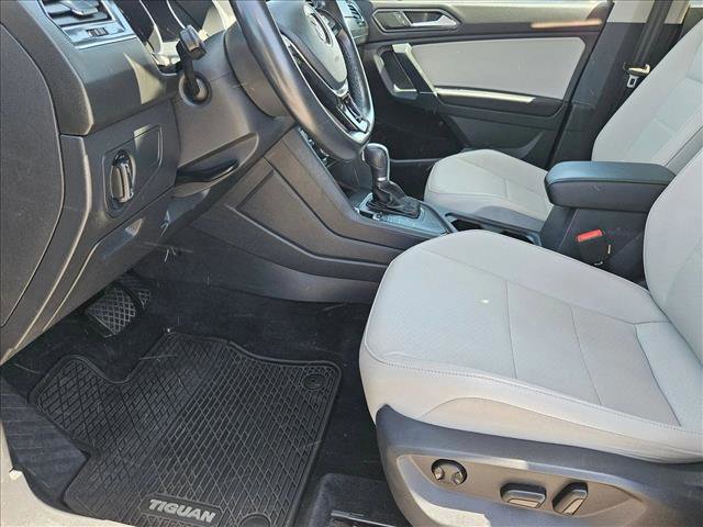 Used 2018 Volkswagen Tiguan SEL FWD image 18