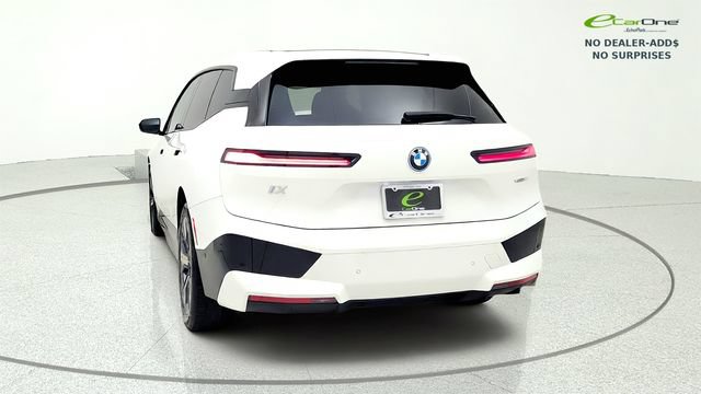 Used 2023 BMW iX xDrive50 w/ Sport Package AWD/4WD image 7