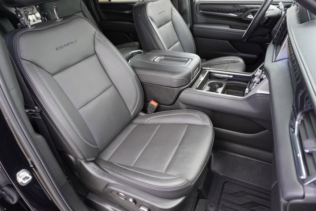 Used 2023 GMC Yukon XL Denali w/ Denali Reserve Package AWD/4WD image 24
