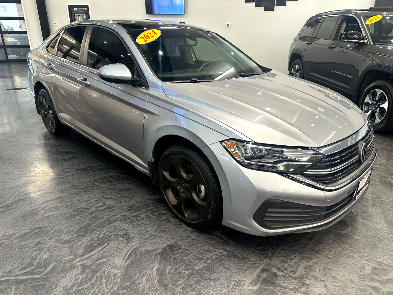 Used 2024 Volkswagen Jetta SE w/ Panoramic Sunroof Package image 3