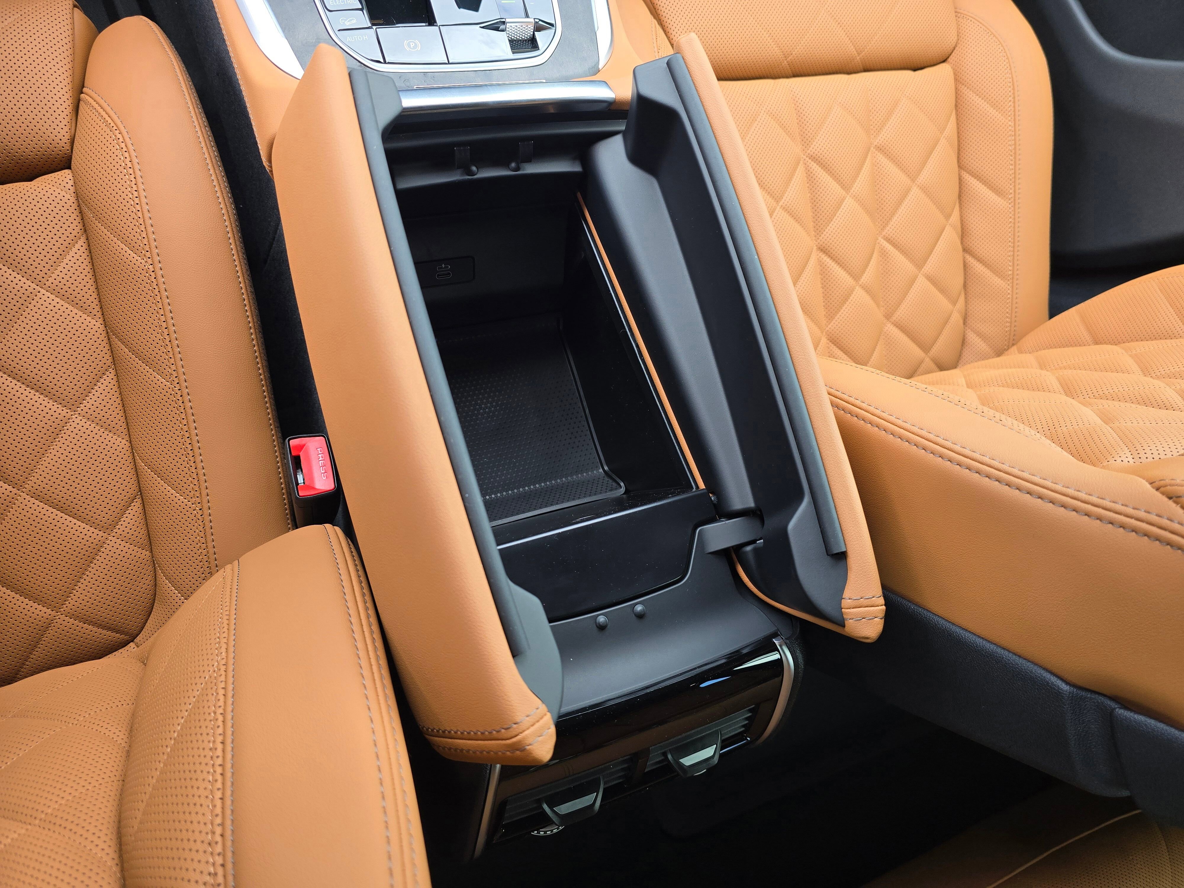 New 2026 BMW X5 xDrive50e w/ M Sport Package image 57