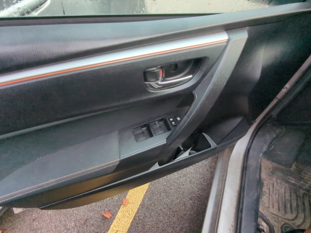 Used 2015 Toyota Corolla LE FWD image 8