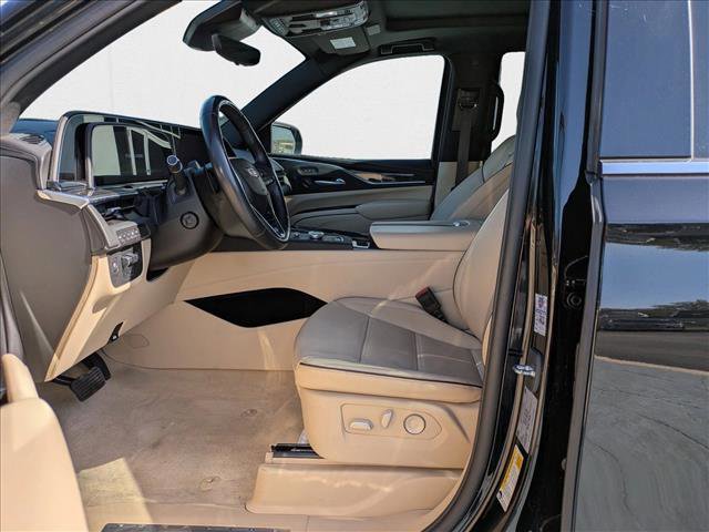 Used 2023 Cadillac Escalade Premium Luxury w/ Performance Package image 10