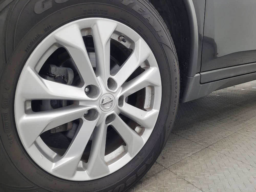 Used 2015 Nissan Rogue SV FWD image 31