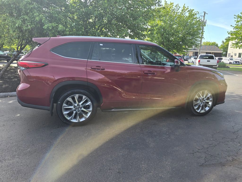 Used 2021 Toyota Highlander Limited AWD/4WD image 9