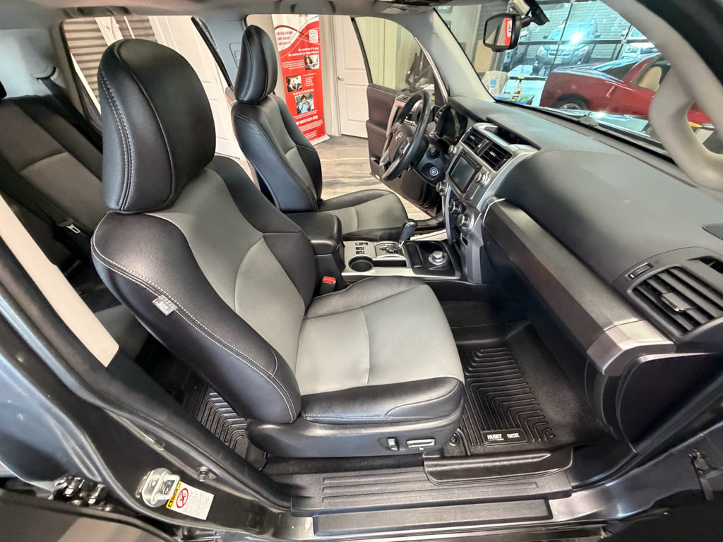 Used 2017 Toyota 4Runner SR5 AWD/4WD image 54