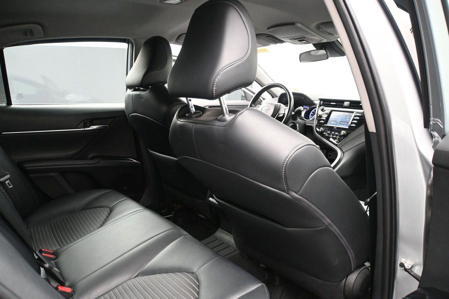 Used 2020 Toyota Camry SE FWD image 18