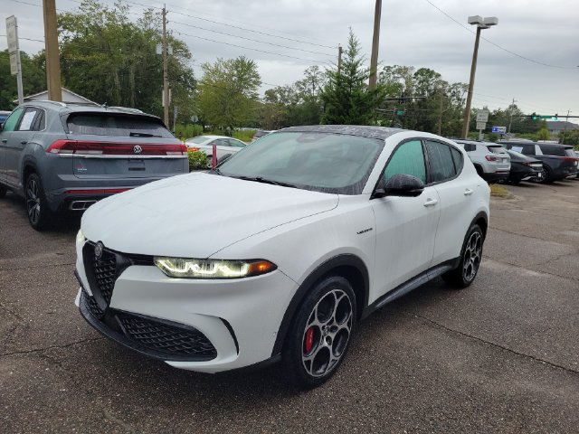 Used 2024 Alfa Romeo Tonale Veloce w/ Active Assist Package AWD/4WD image 4