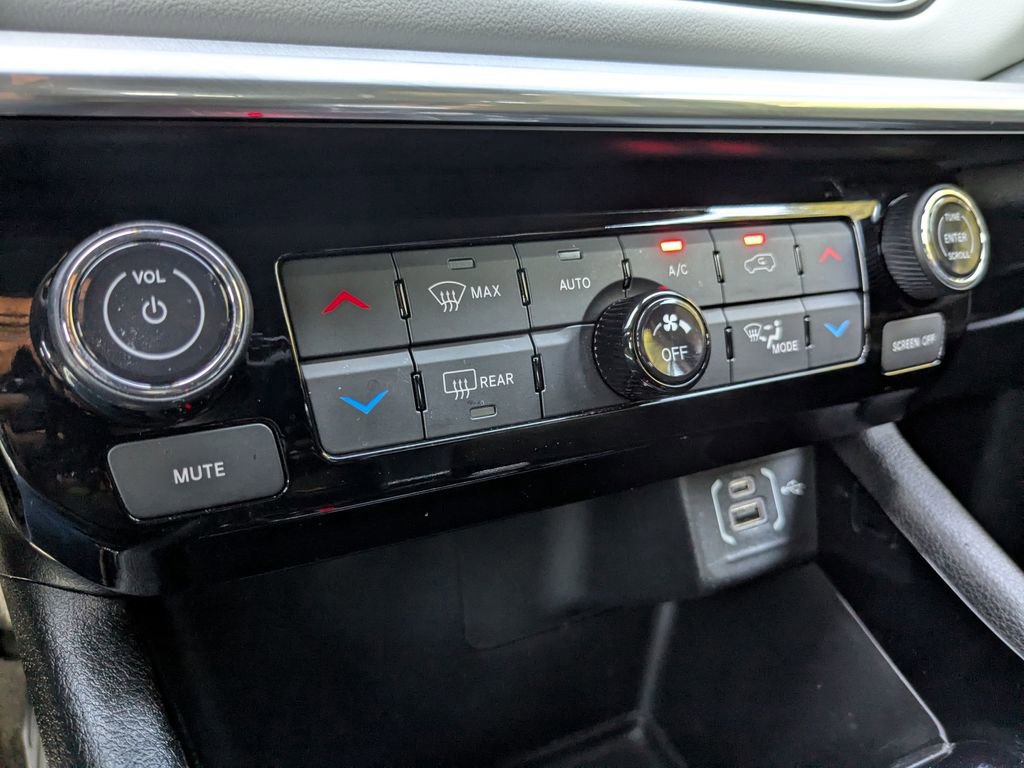 Used 2023 Jeep Compass Limited image 21