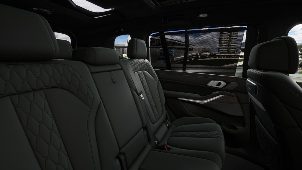 Used 2026 BMW X7 M60i image 40