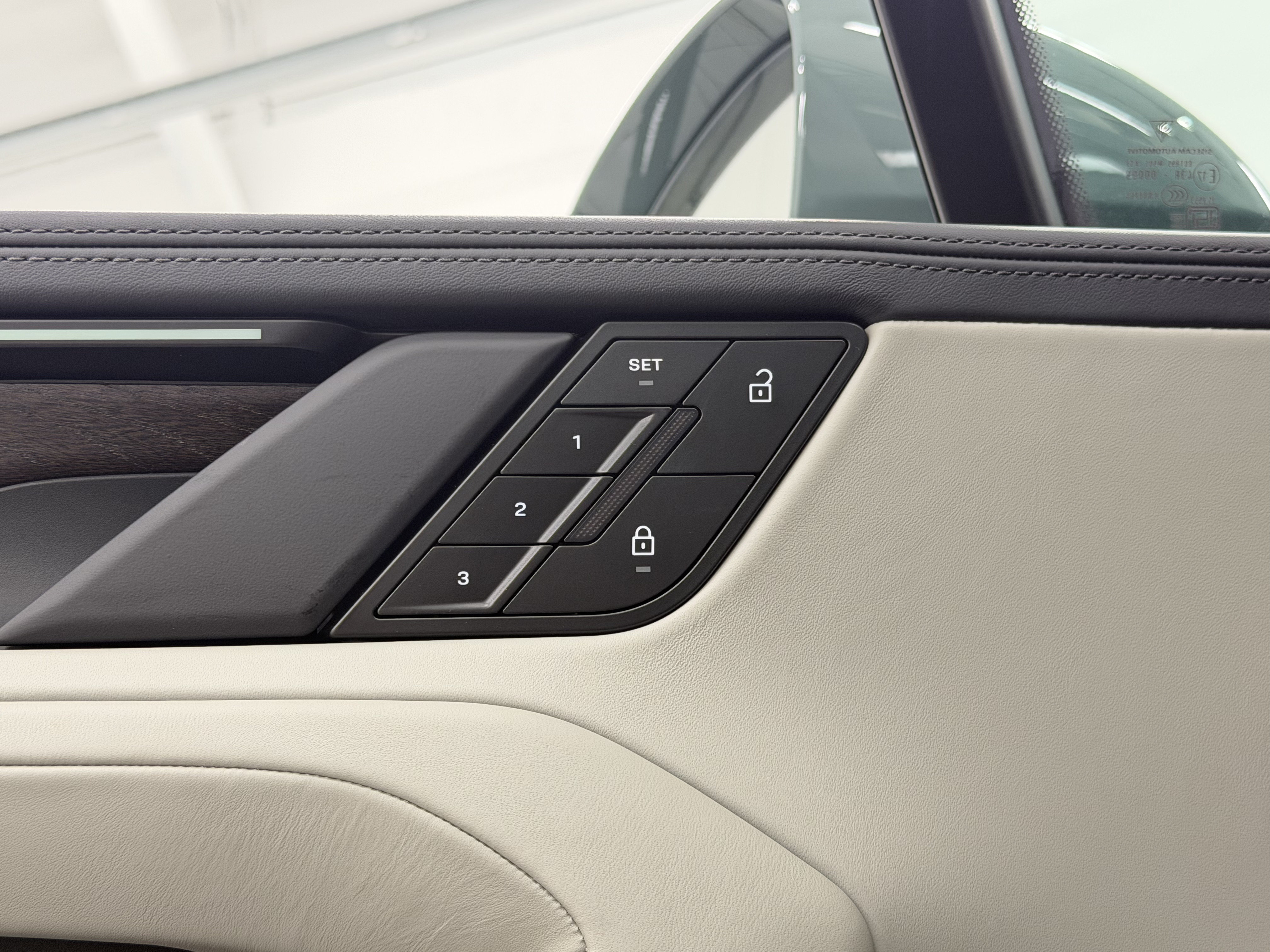 New 2026 Porsche Cayenne Electric AWD/4WD image 32