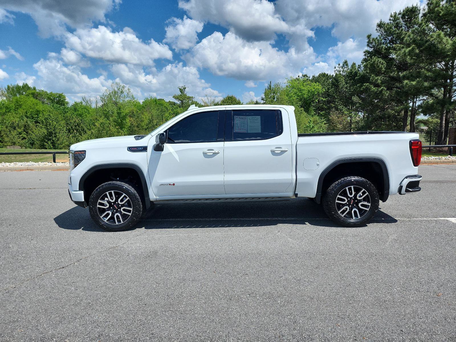 Used 2022 GMC Sierra 1500 AT4 w/ AT4 Premium Package image 2