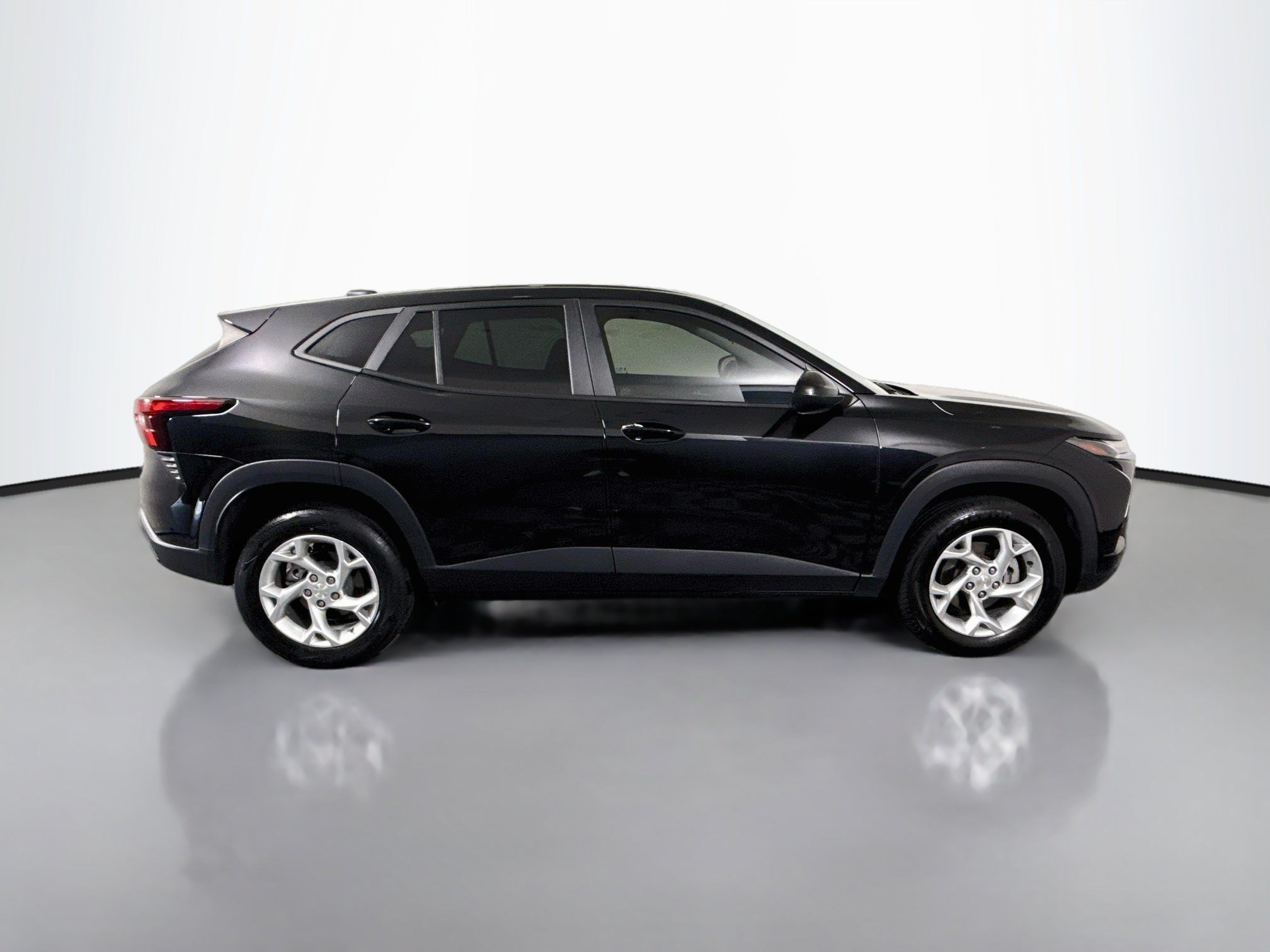 Used 2024 Chevrolet Trax LS w/ LS Convenience Package FWD image 11