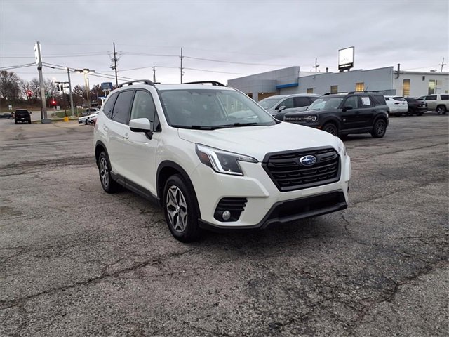 Used 2022 Subaru Forester Premium image 2