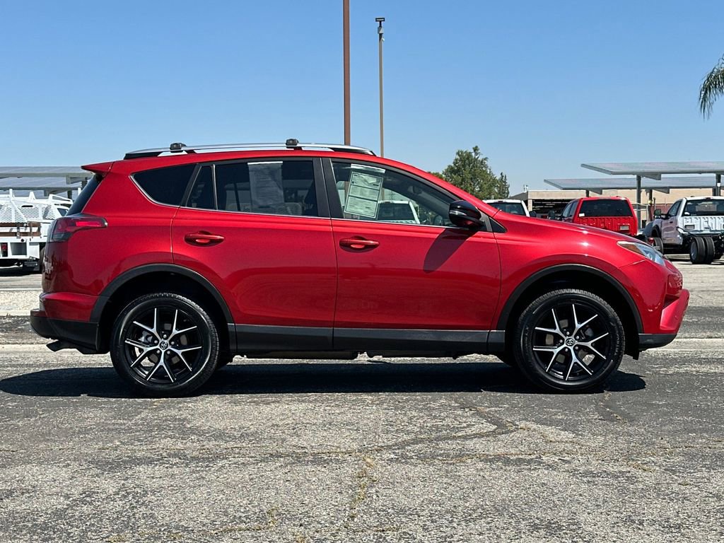 Used 2017 Toyota RAV4 SE FWD video 2