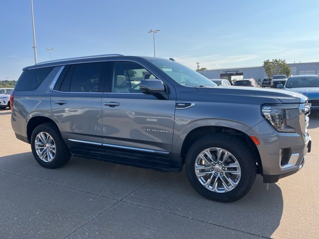 Used 2021 GMC Yukon SLT w/ SLT Premium Package image 2