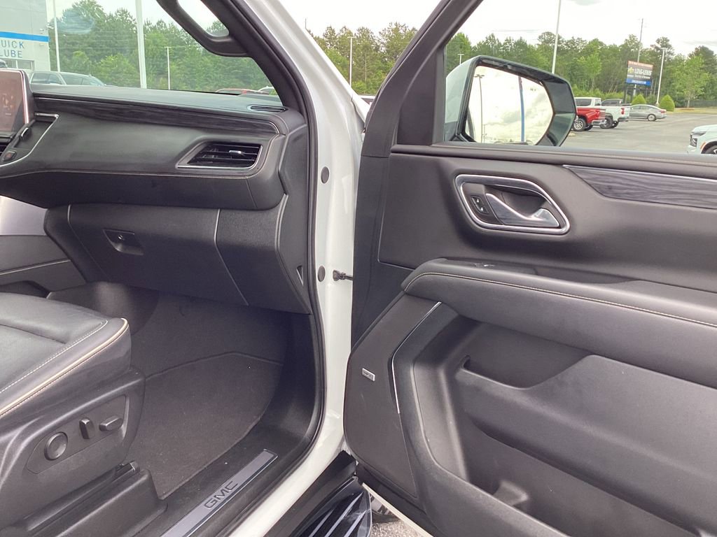 Used 2024 GMC Yukon XL SLT AWD/4WD image 21