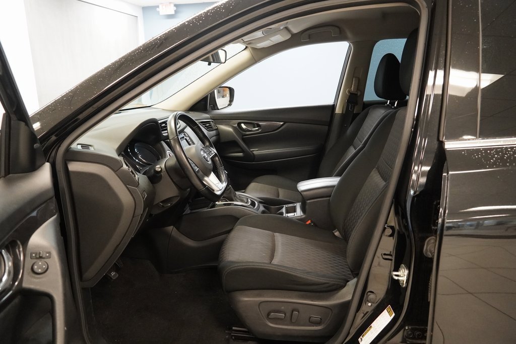 Used 2020 Nissan Rogue SV image 4