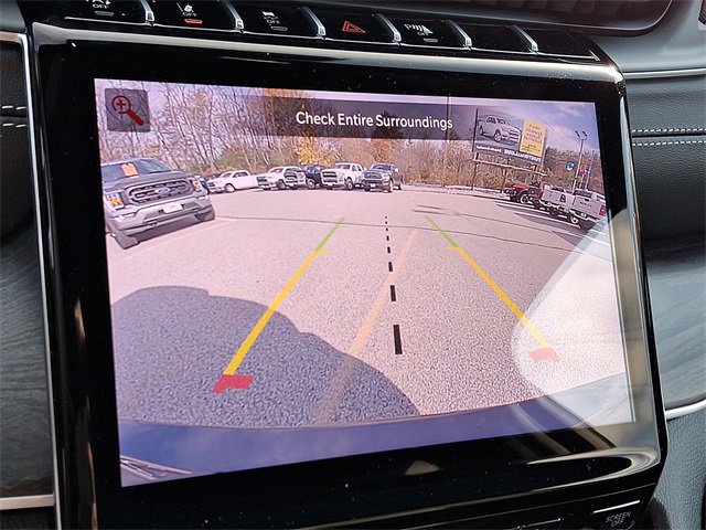 Used 2025 Jeep Grand Cherokee L Limited w/ Black Appearance Package image 15