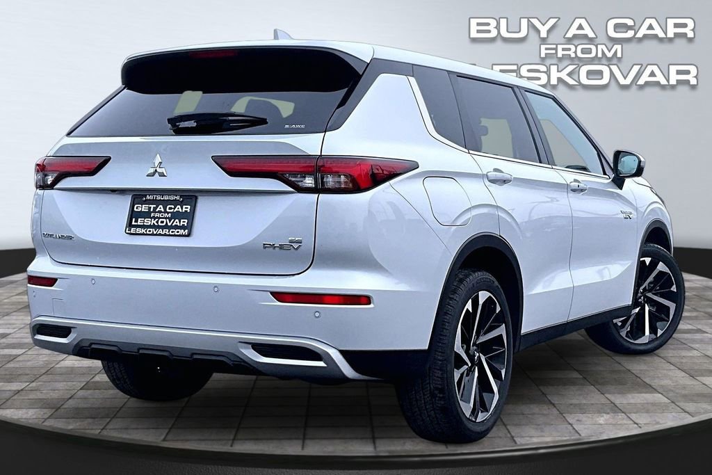 Used 2025 Mitsubishi Outlander LE image 13