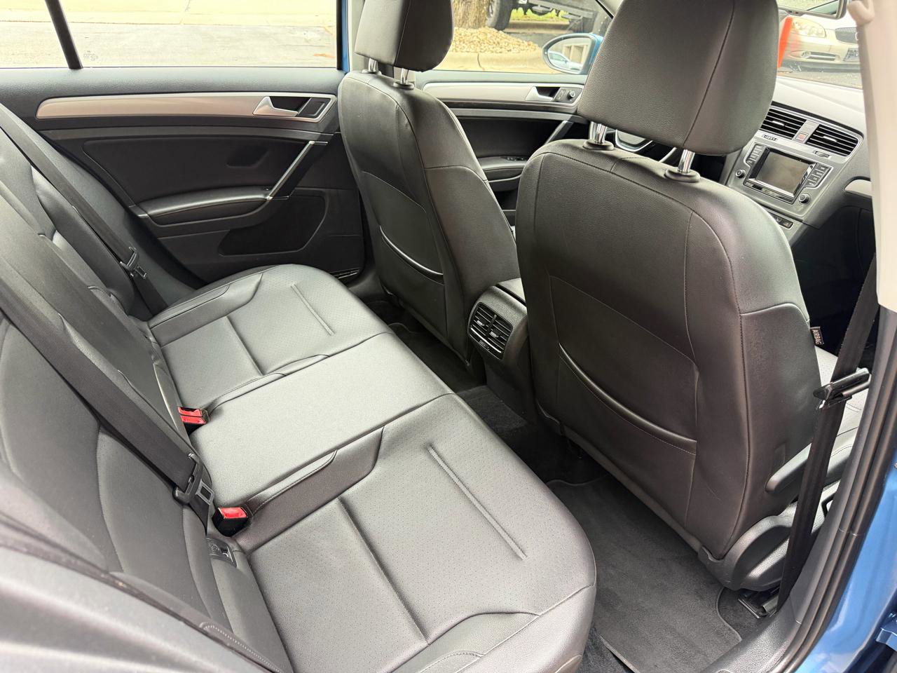 Used 2015 Volkswagen e-Golf SEL Premium image 23