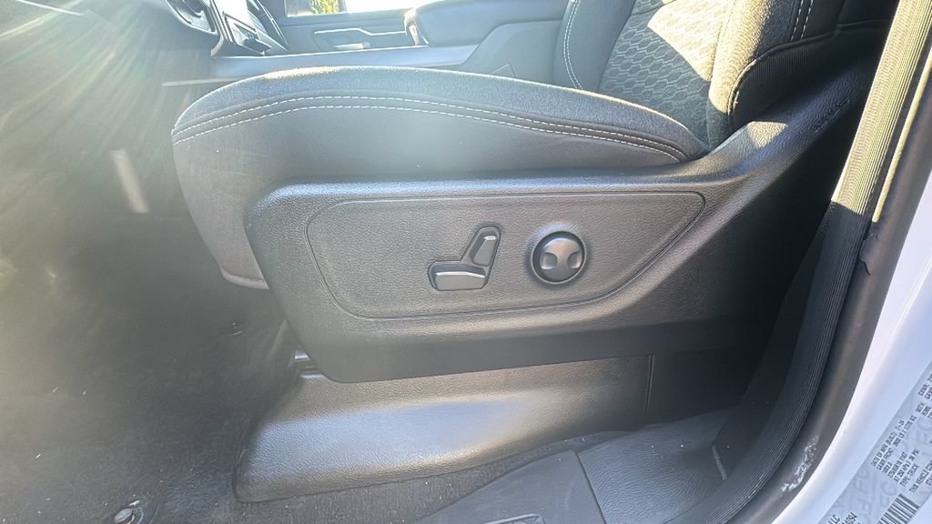 Used 2025 RAM 1500 4x4 Crew Cab image 10