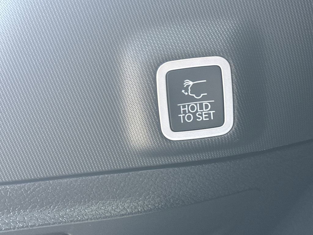 New 2025 Jeep Grand Cherokee Altitude image 19